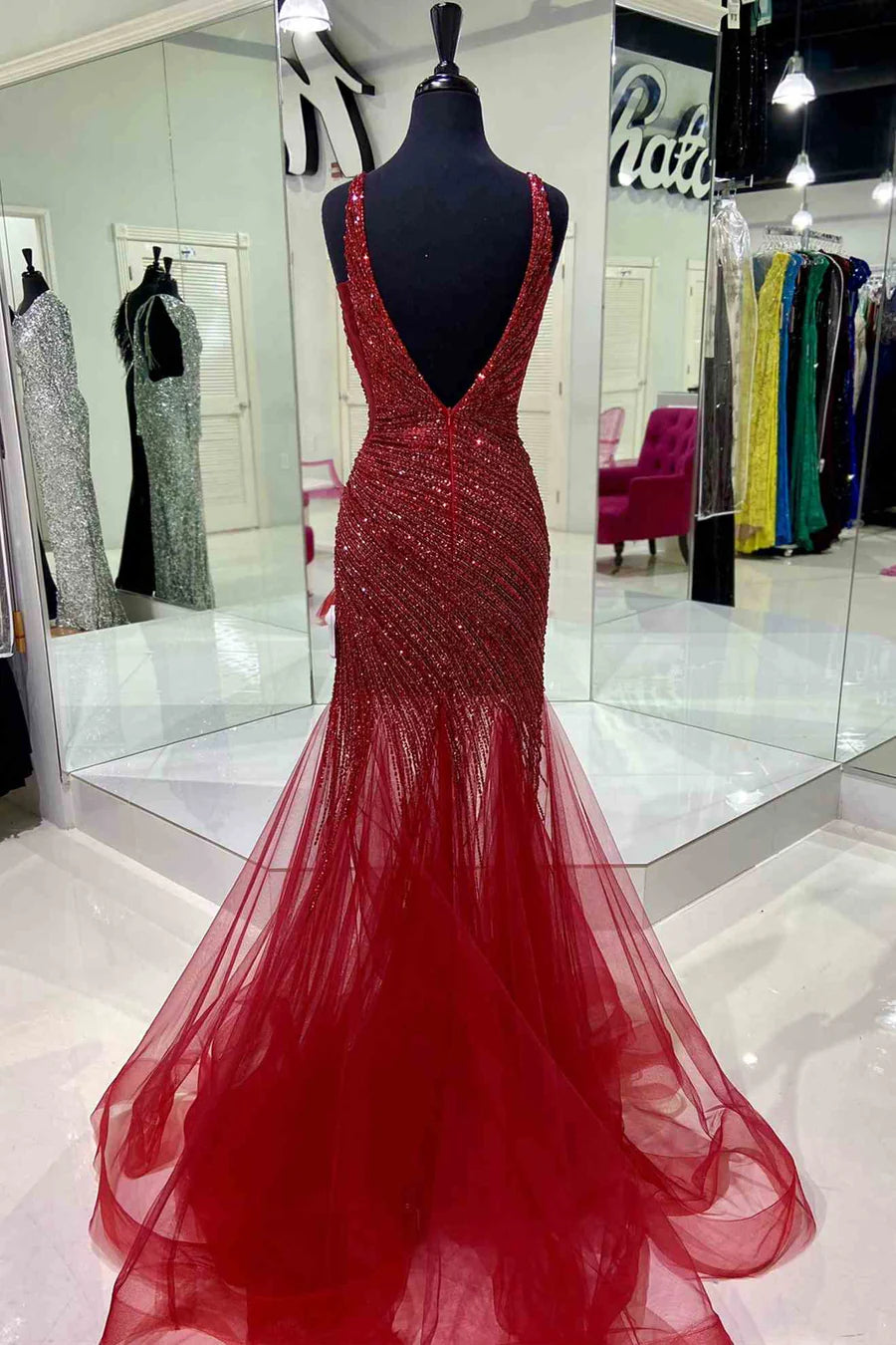 Vestido de fiesta con escote en V, espalda descubierta y lentejuelas y tul